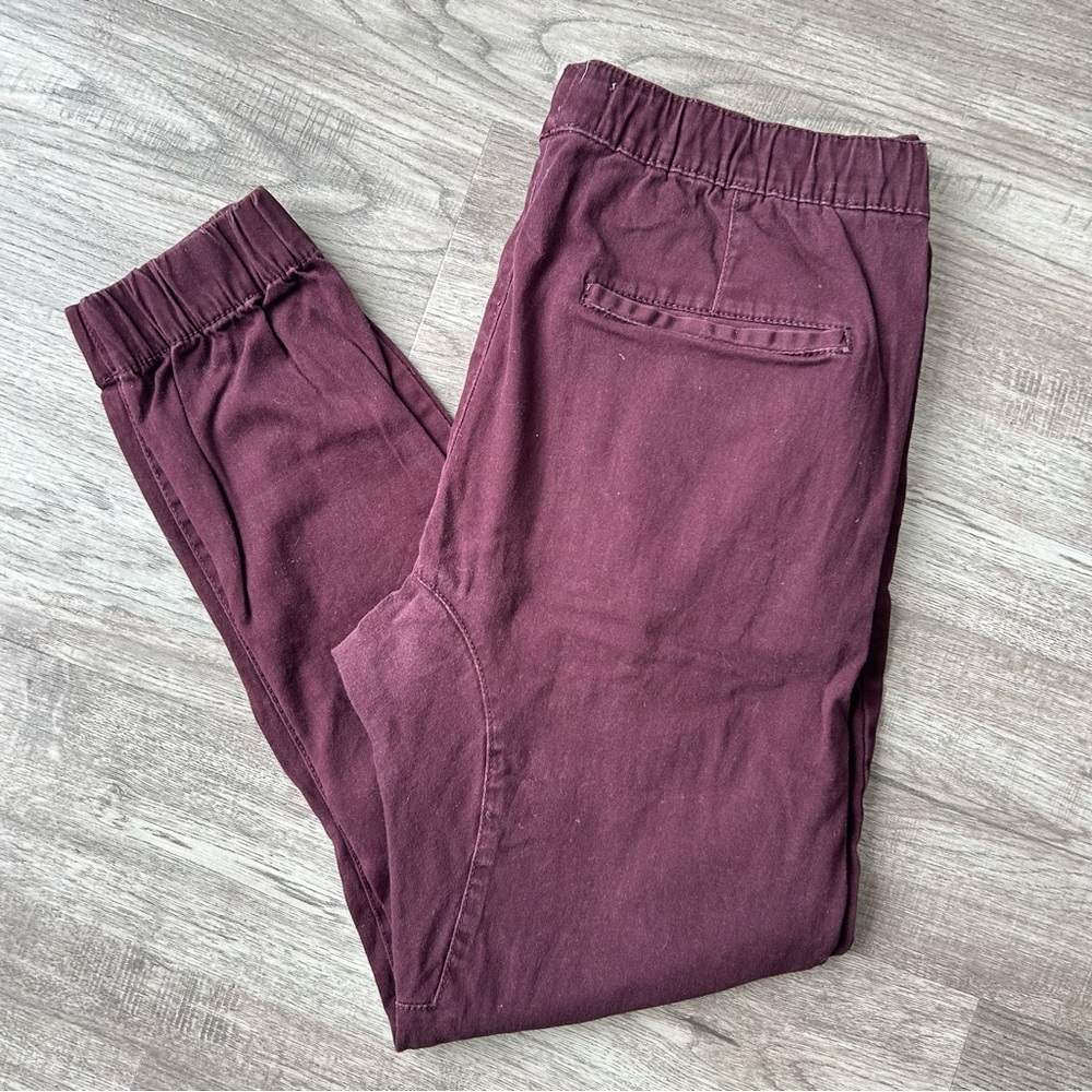 Men’s cotton jogger style pant with elastic waist and draw string.